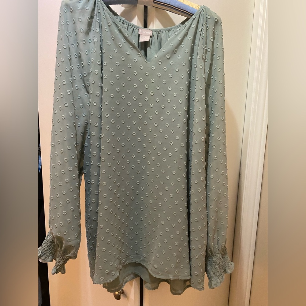 Chicos size 4 top size 18/20